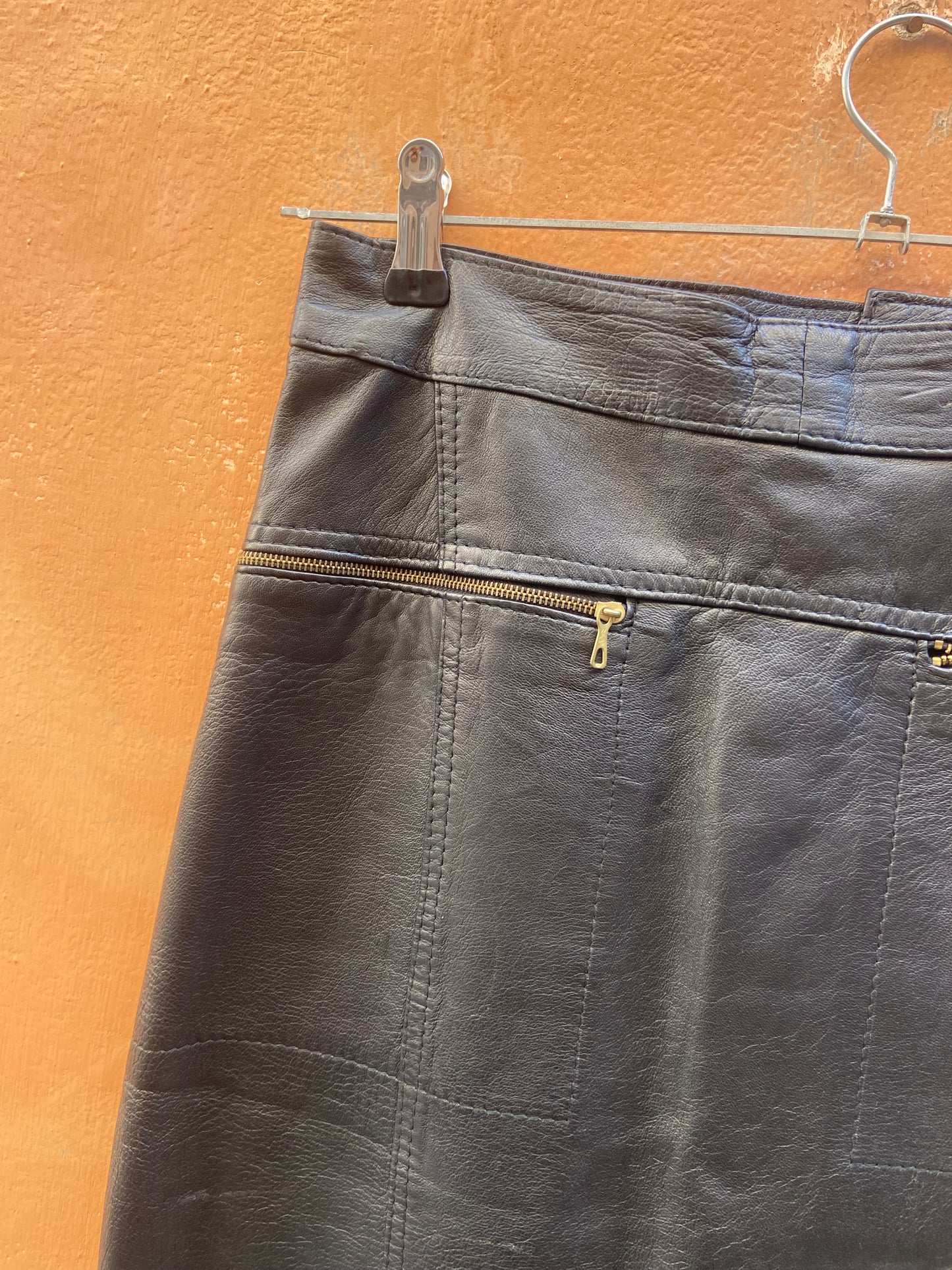 Midi in pelle con cerniere