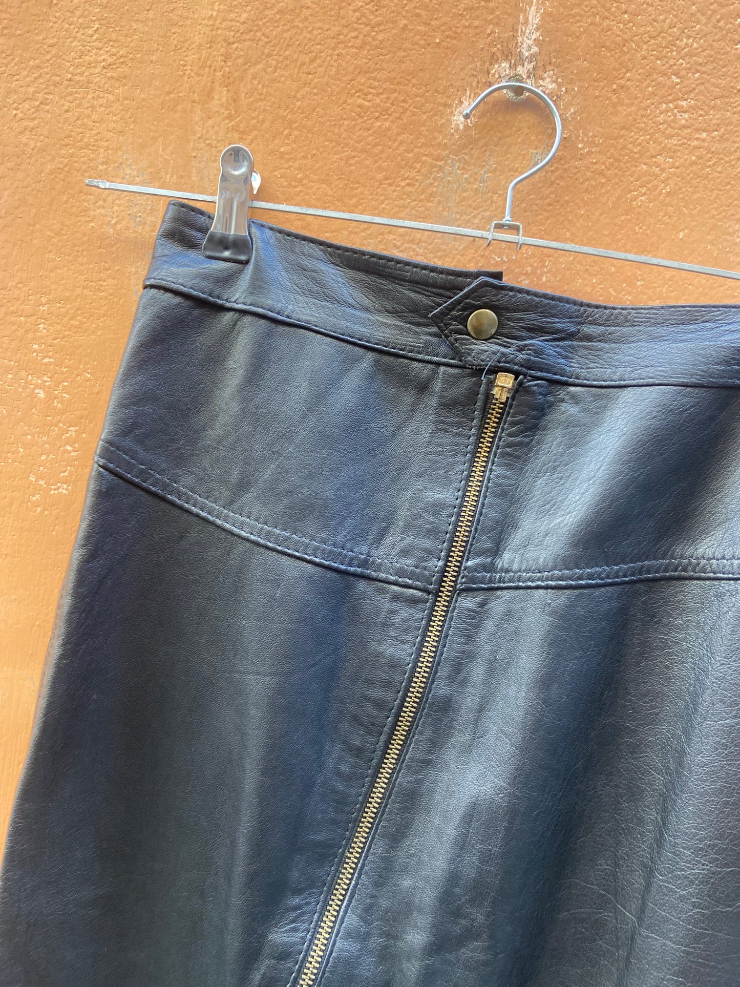 Midi in pelle con cerniere