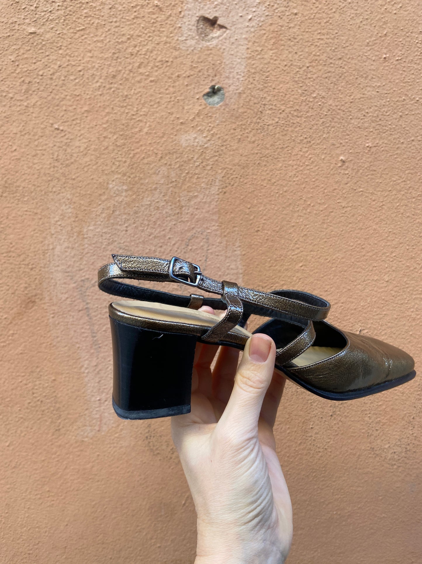Sling back 90s oro cachi