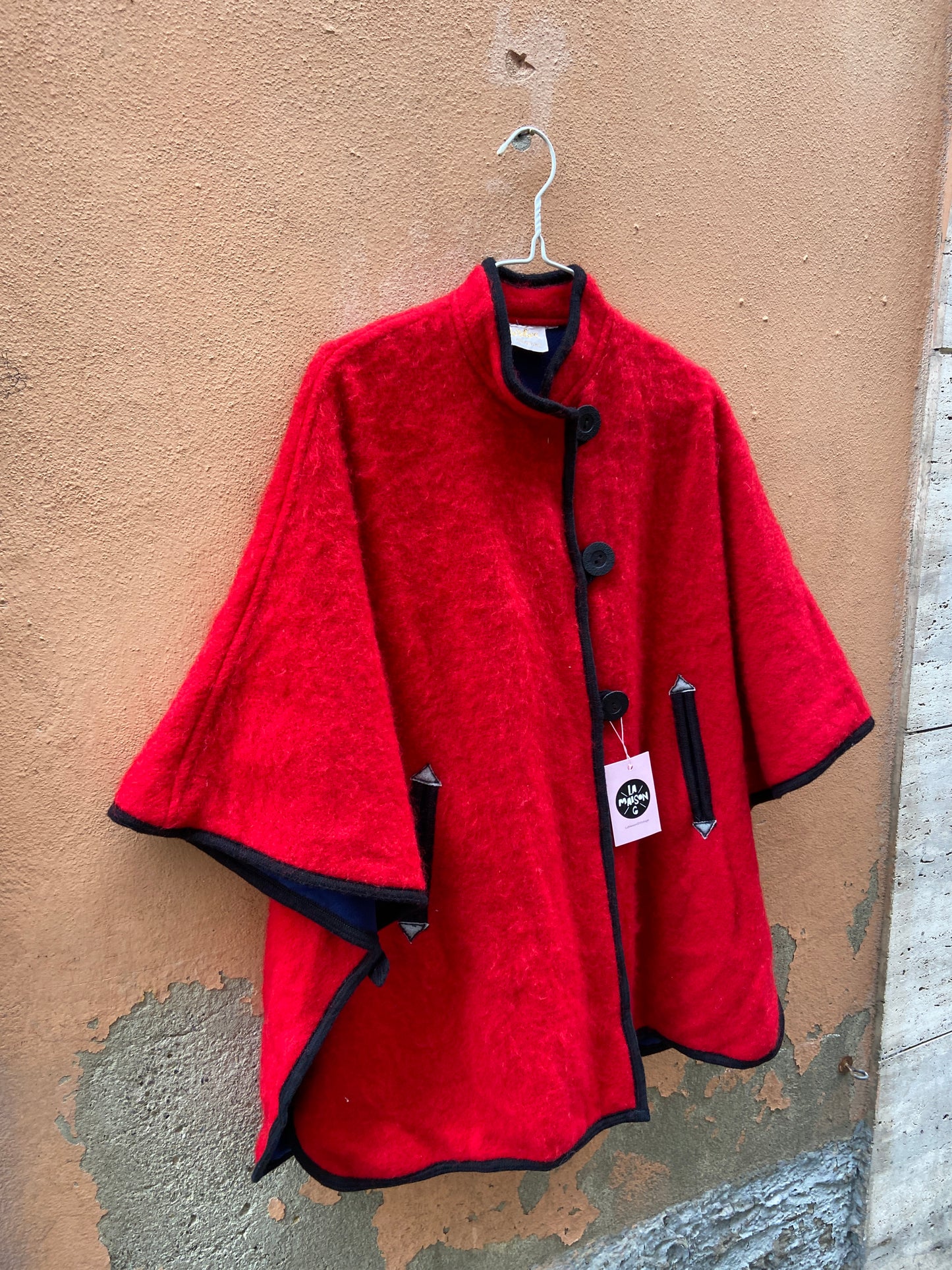Mantella vintage