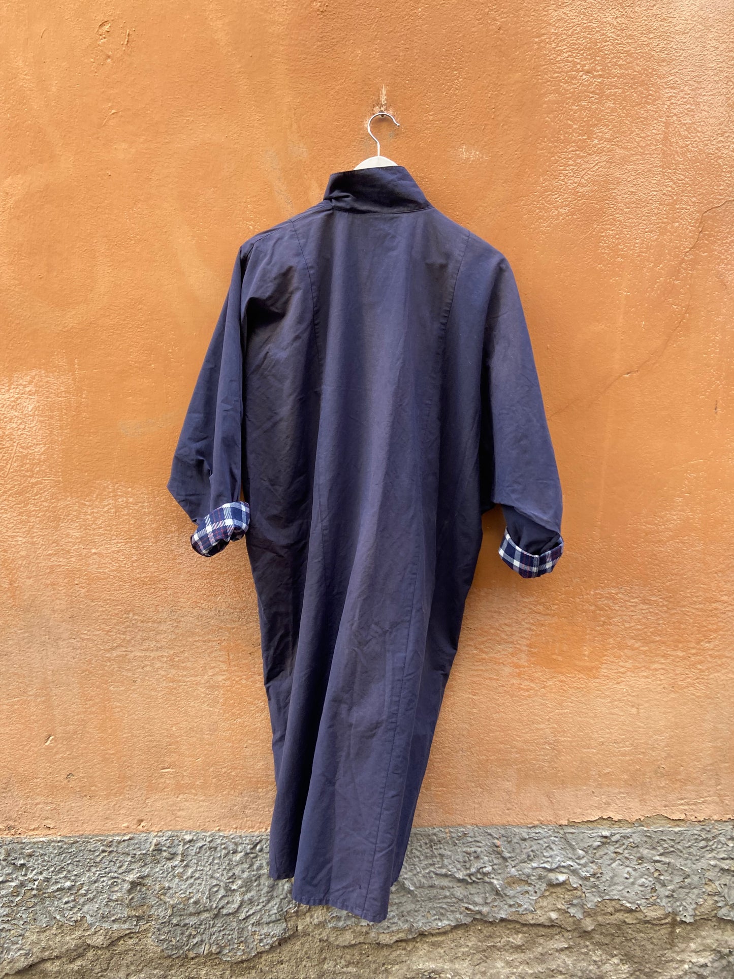 Trench blu con interno scozzese