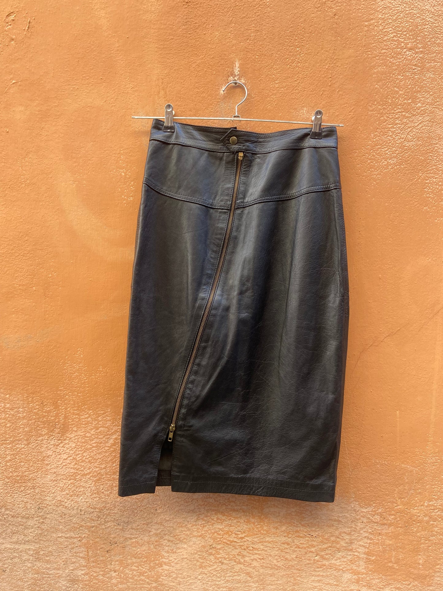 Midi in pelle con cerniere
