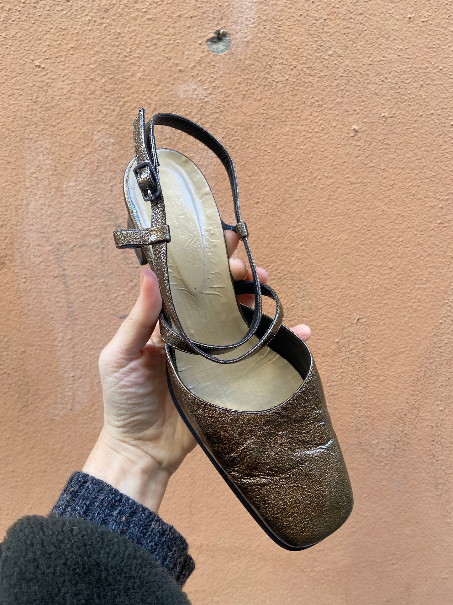 Sling back 90s oro cachi