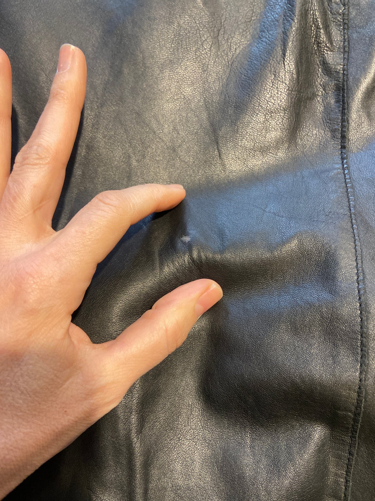 Gonna in pelle con spacco