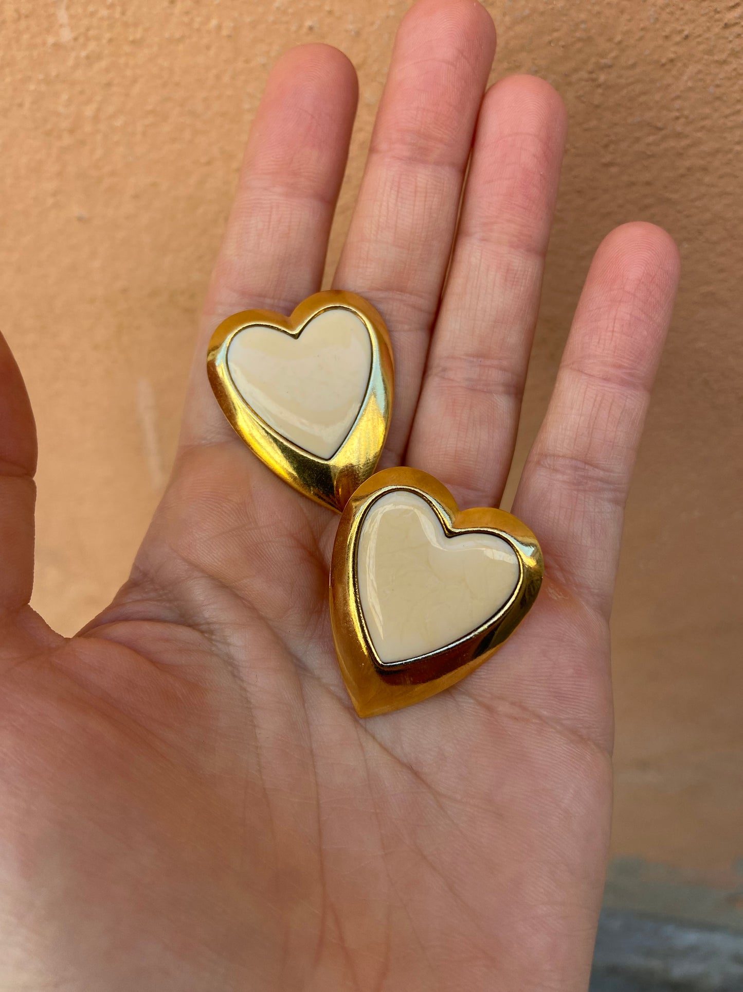 Orecchini, cuore, panna