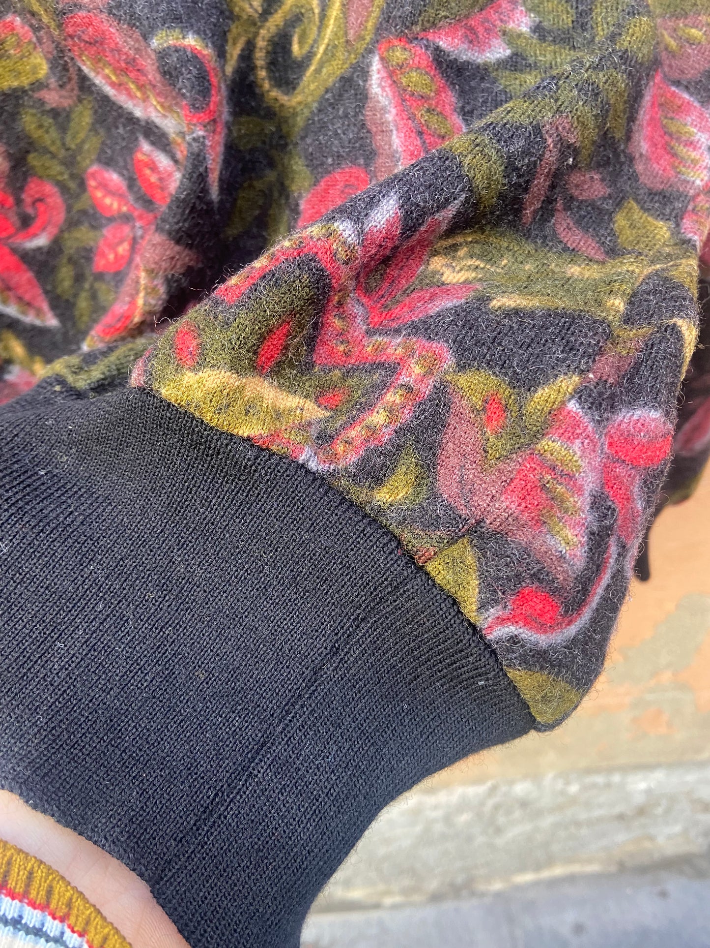 Maglia felpina floreale