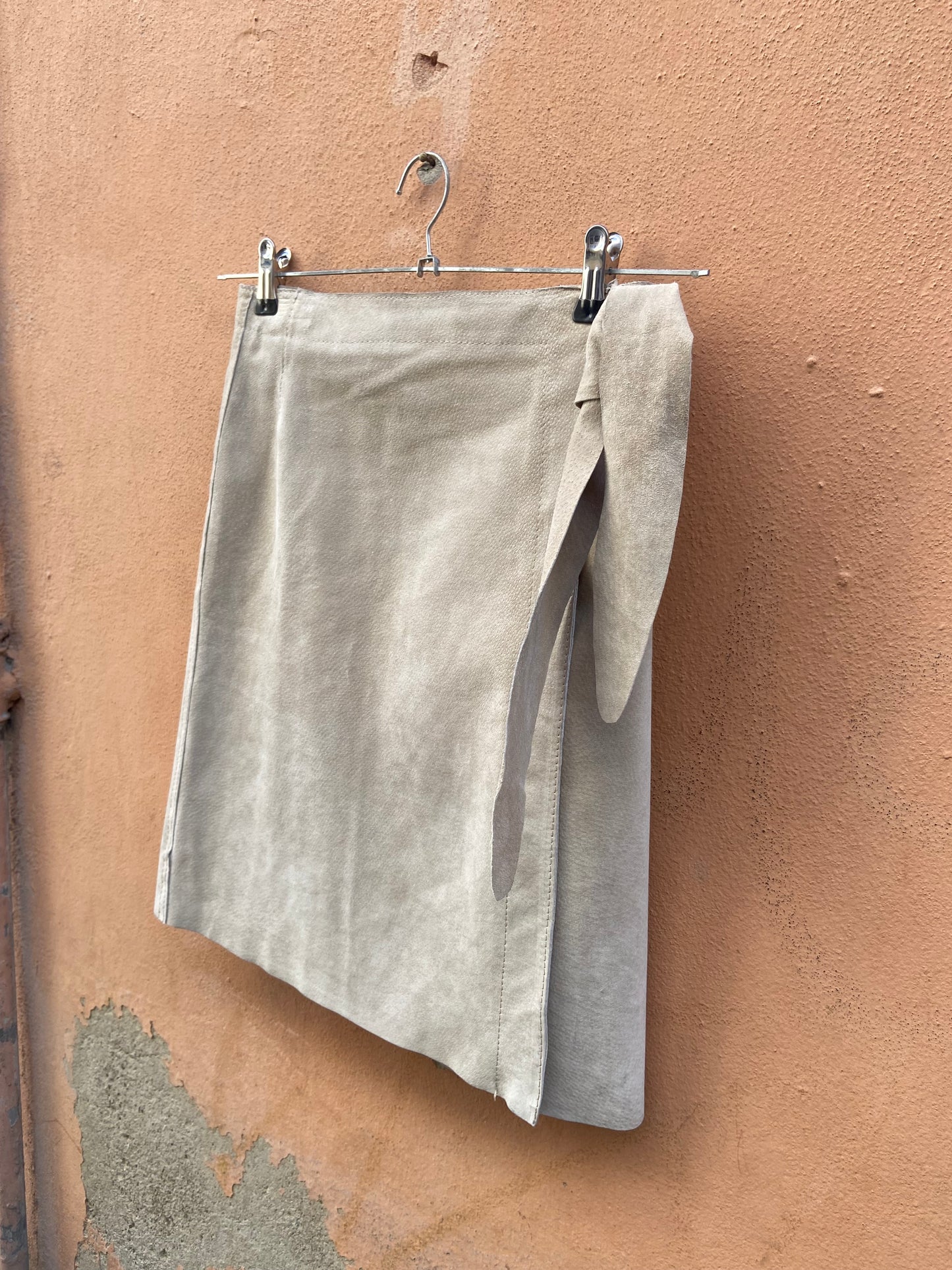 Wrap skirt scamosciata