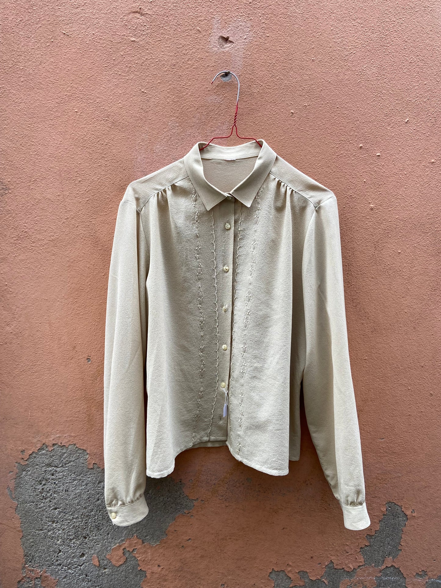 Camicia beige, burro