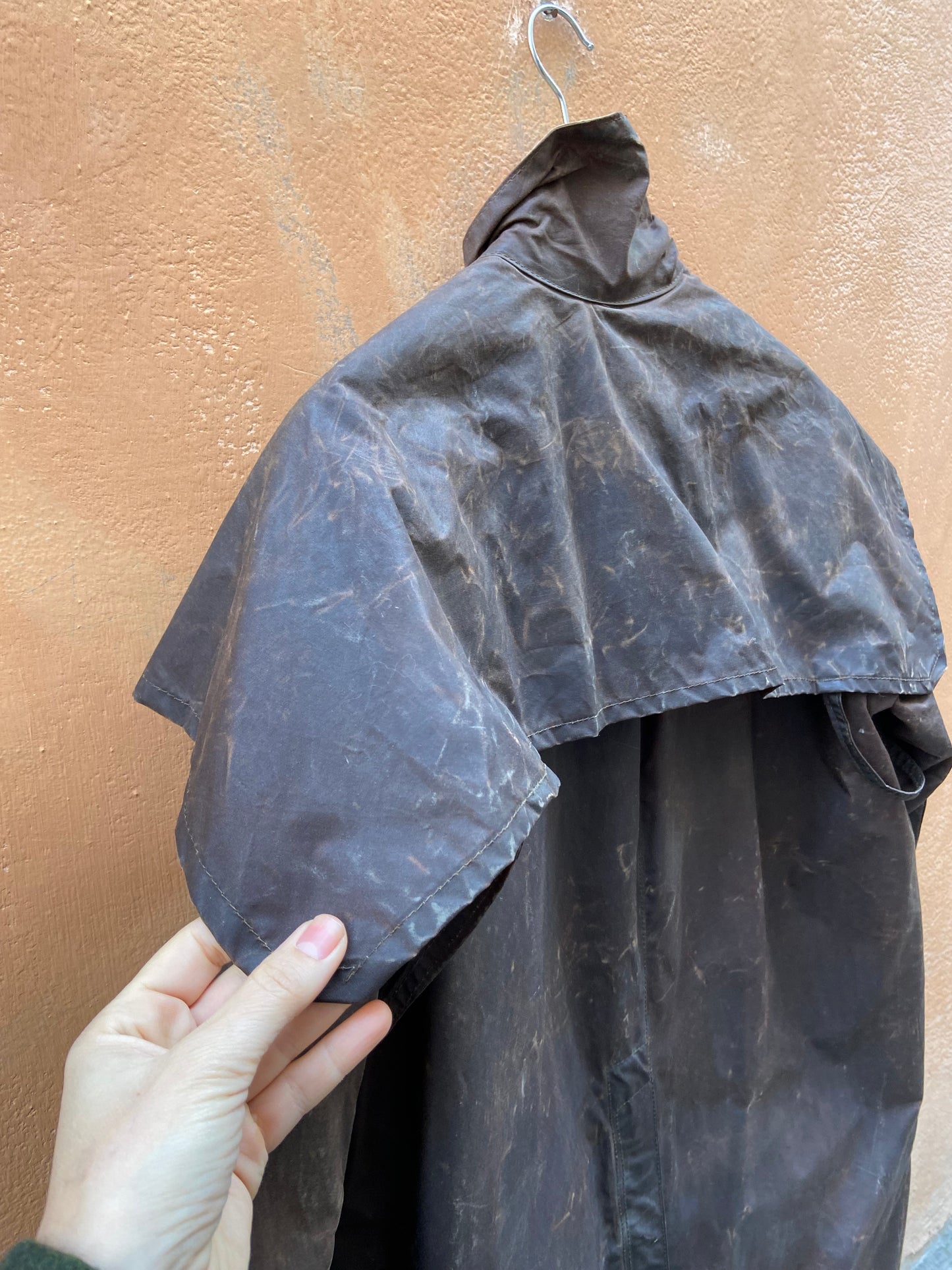 Impermeabile con mantella