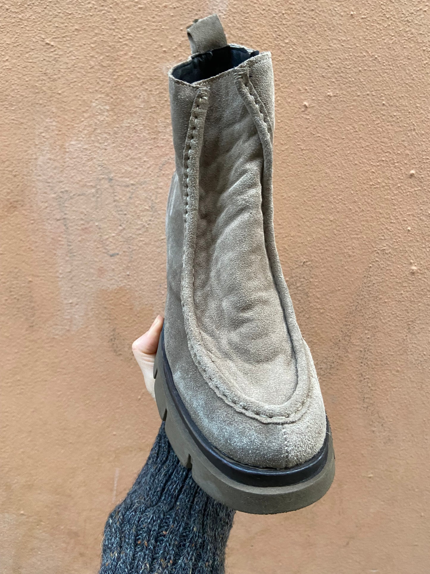 Stivaletto scamosciato gomma