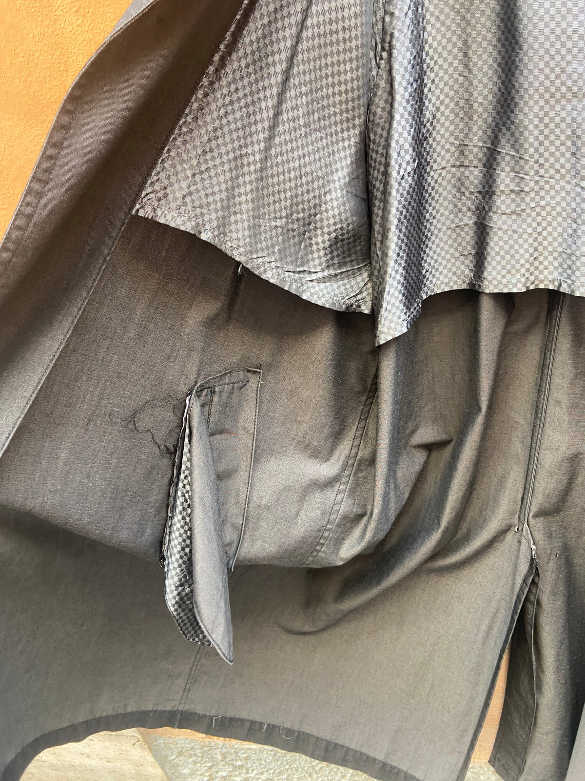 Trench antracite oversize
