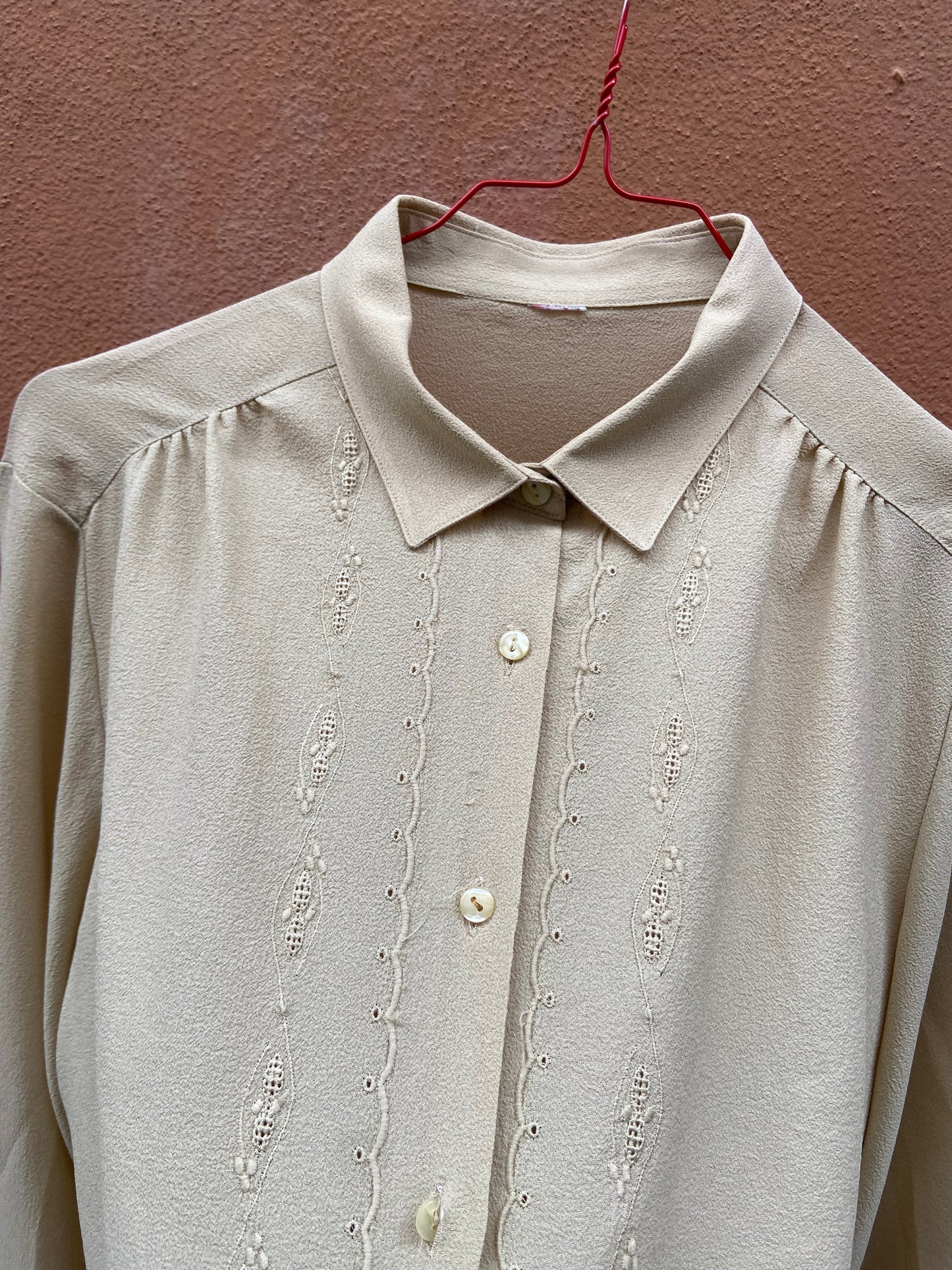 Camicia beige, burro