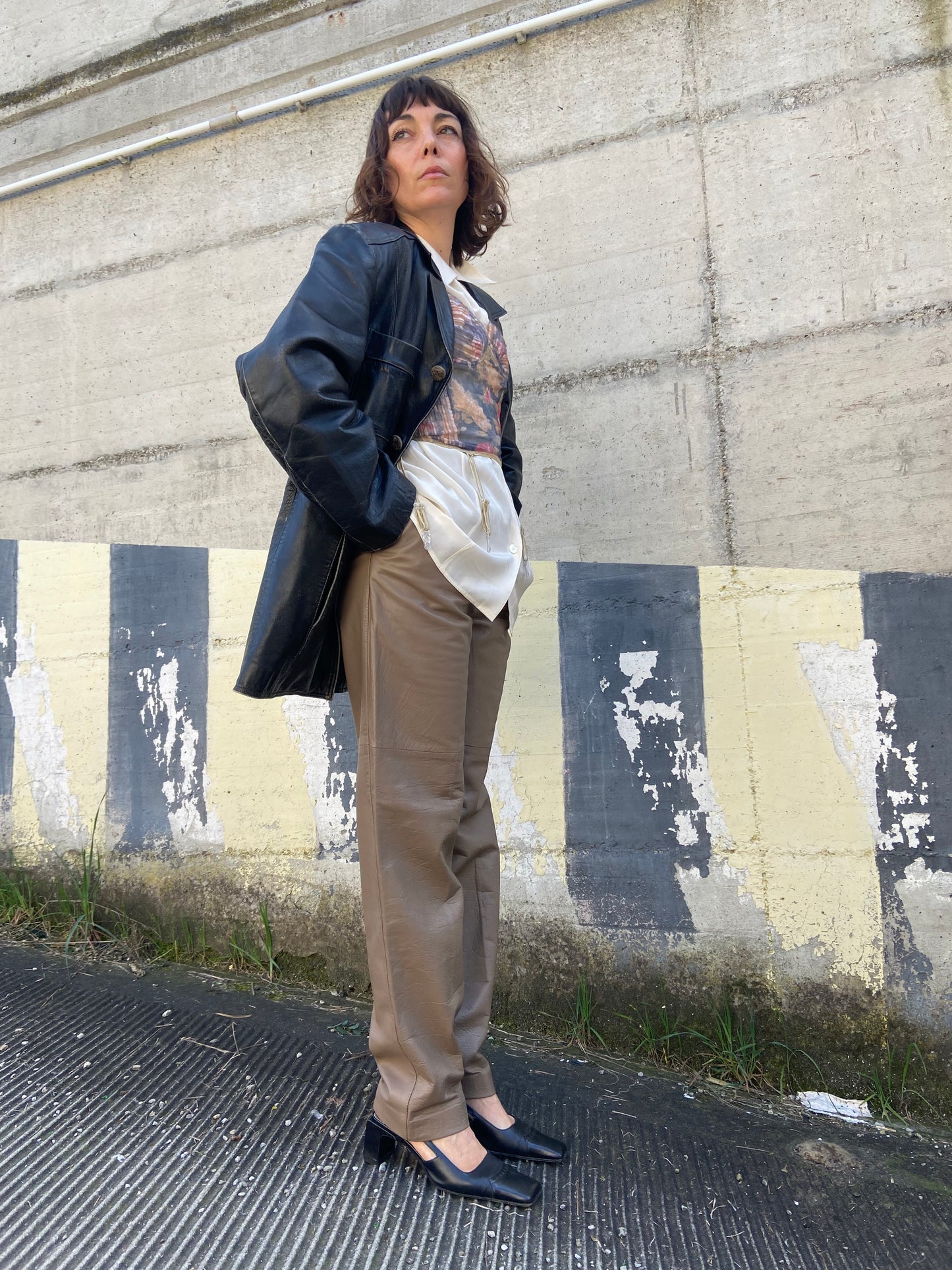 Pantalone in pelle tortora