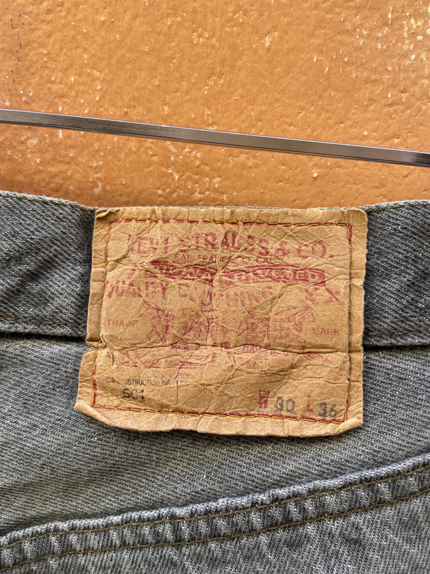 Levis grigio