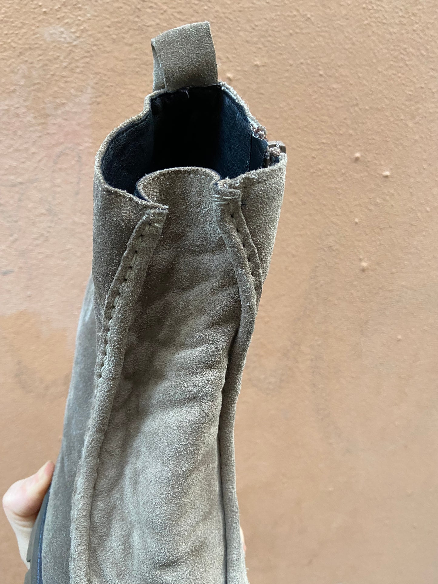 Stivaletto scamosciato gomma