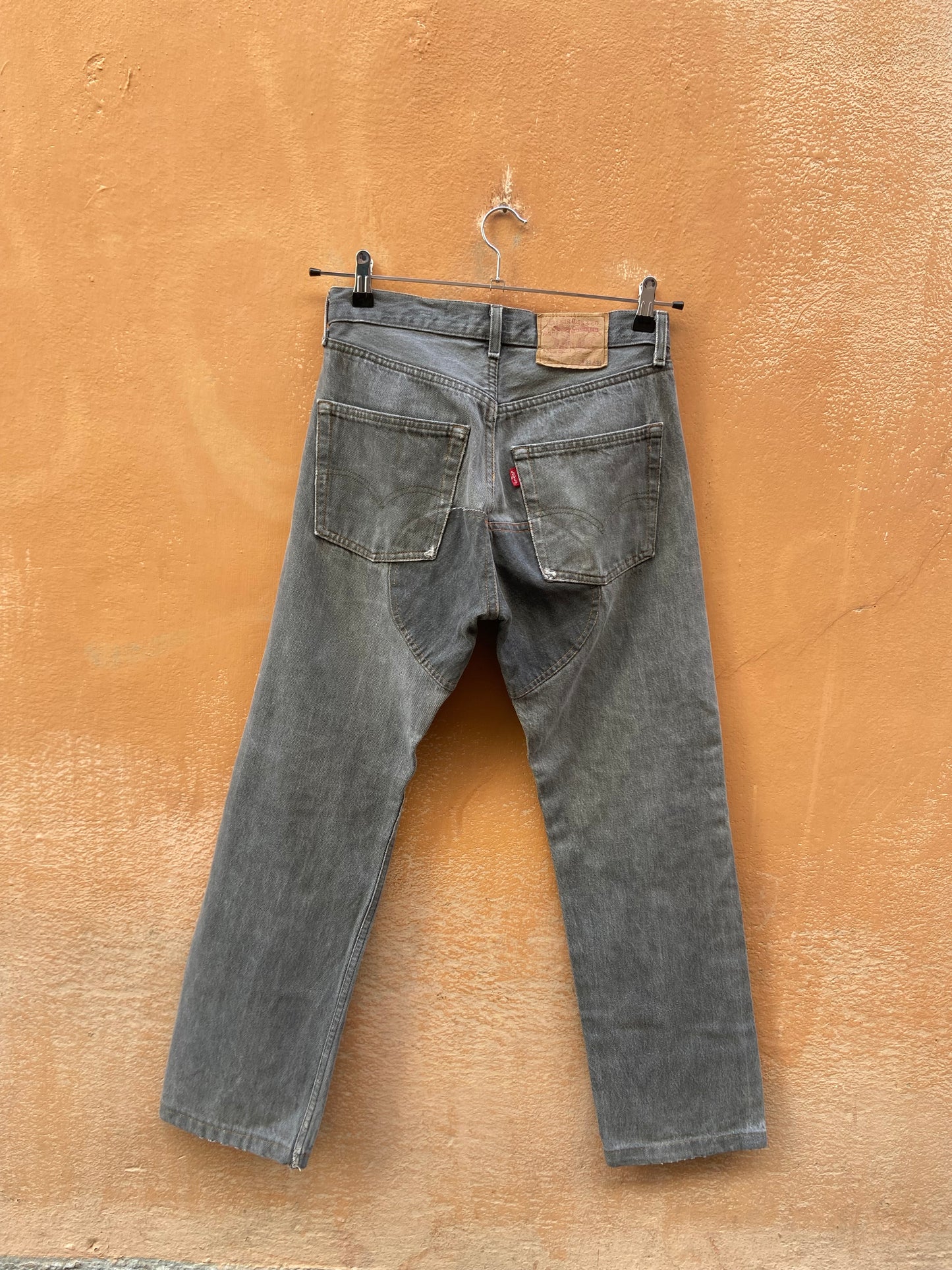 Levis grigio