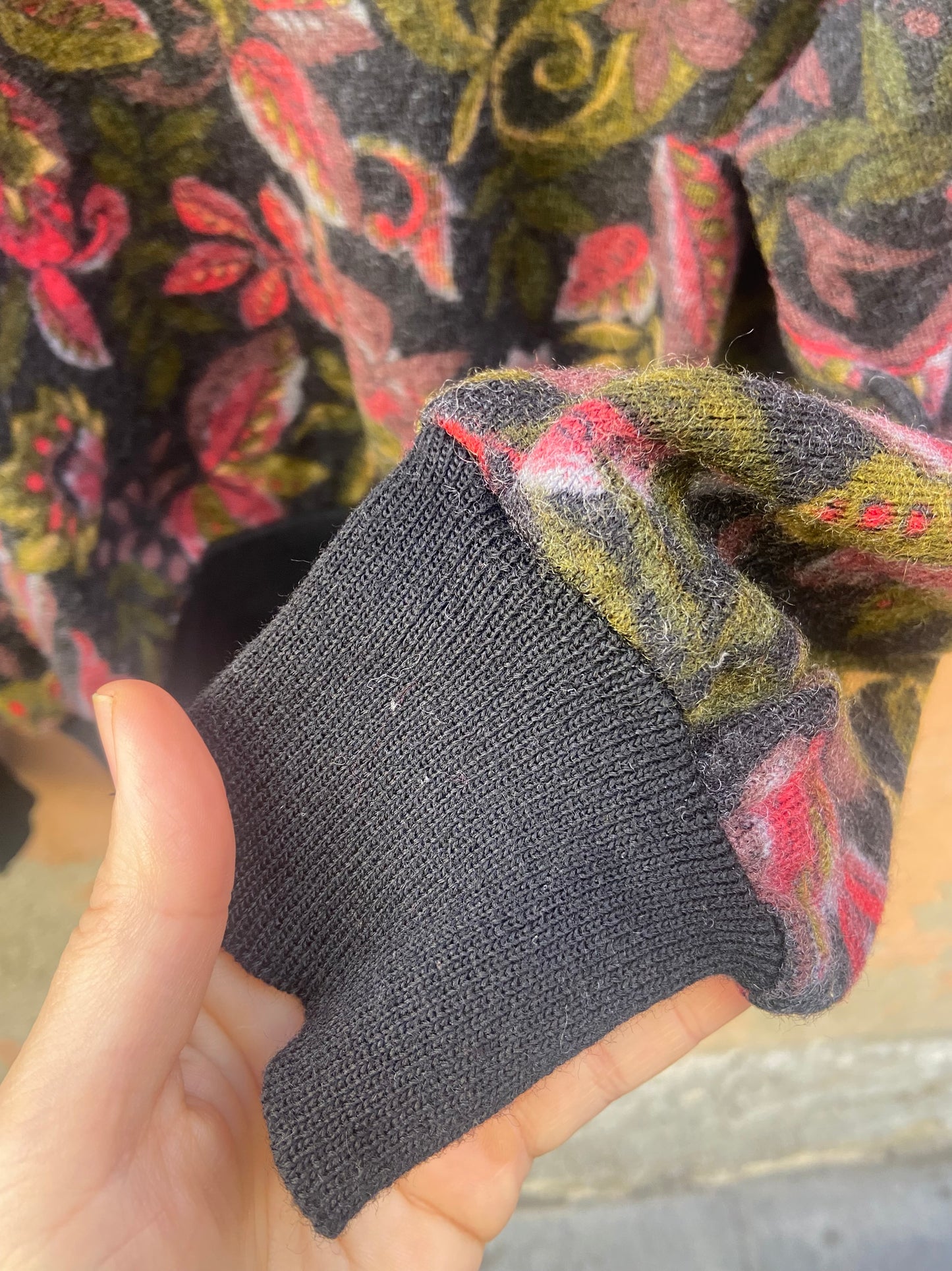 Maglia felpina floreale