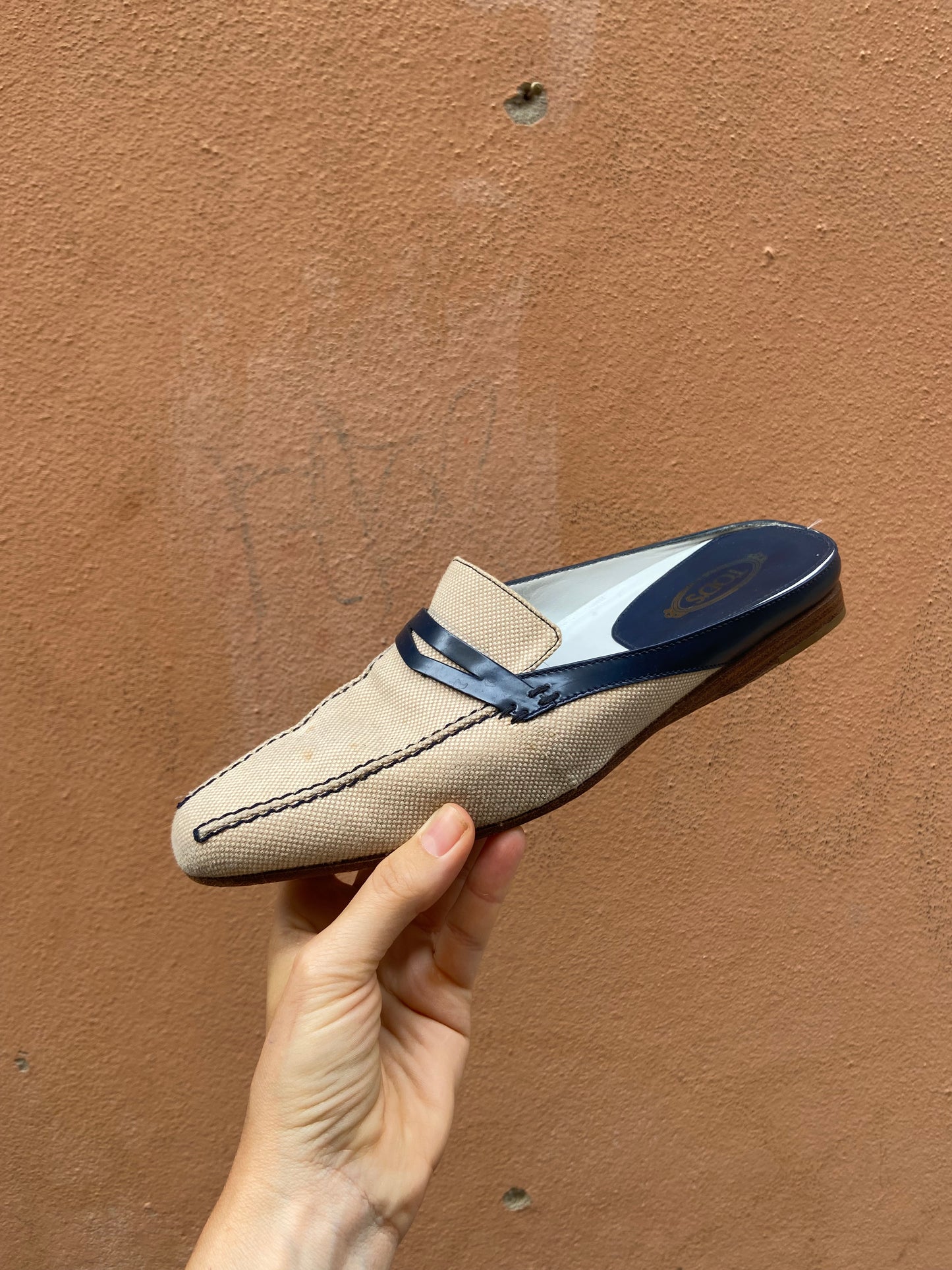 Mules Tod’s navy