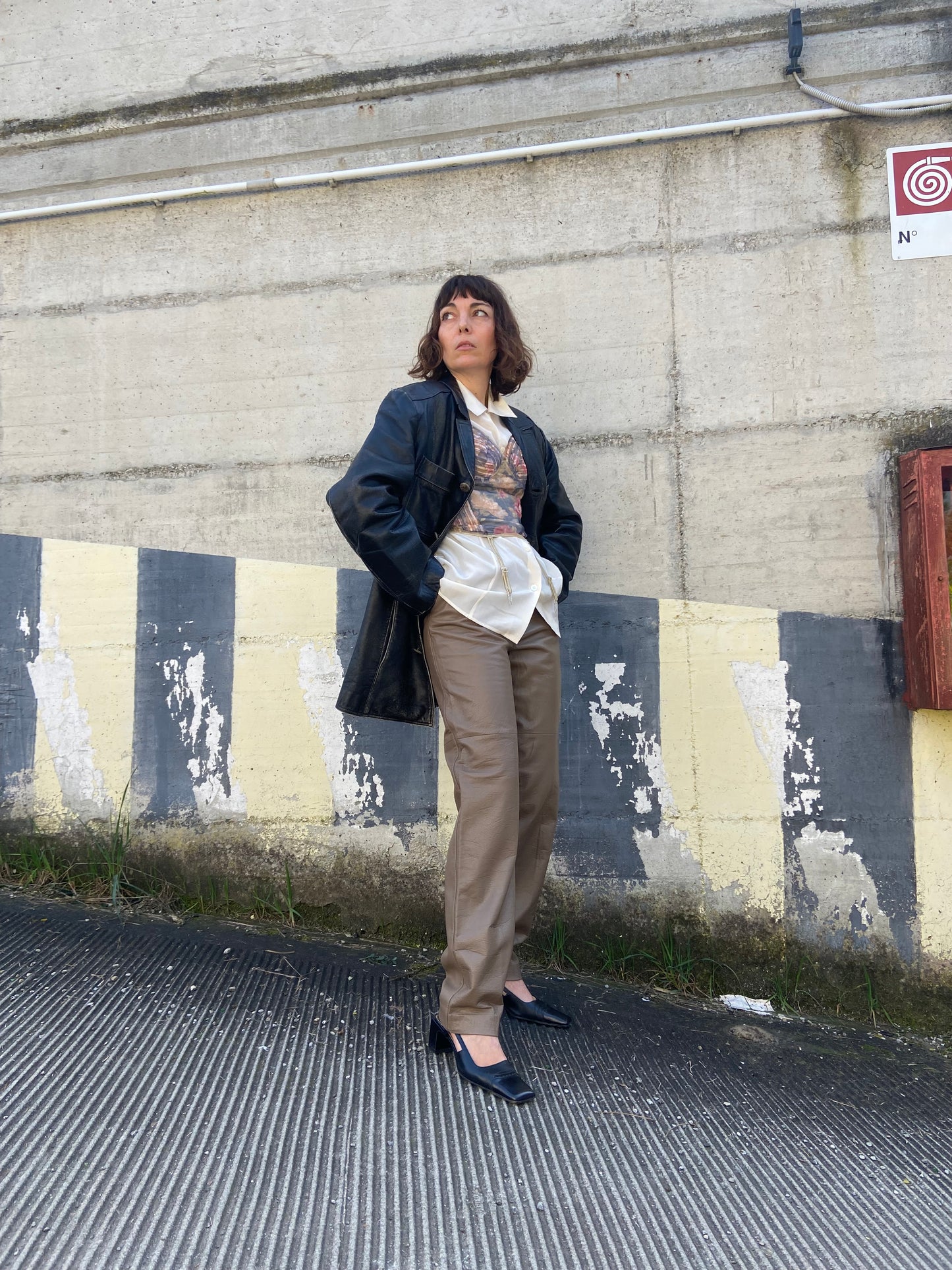 Pantalone in pelle tortora
