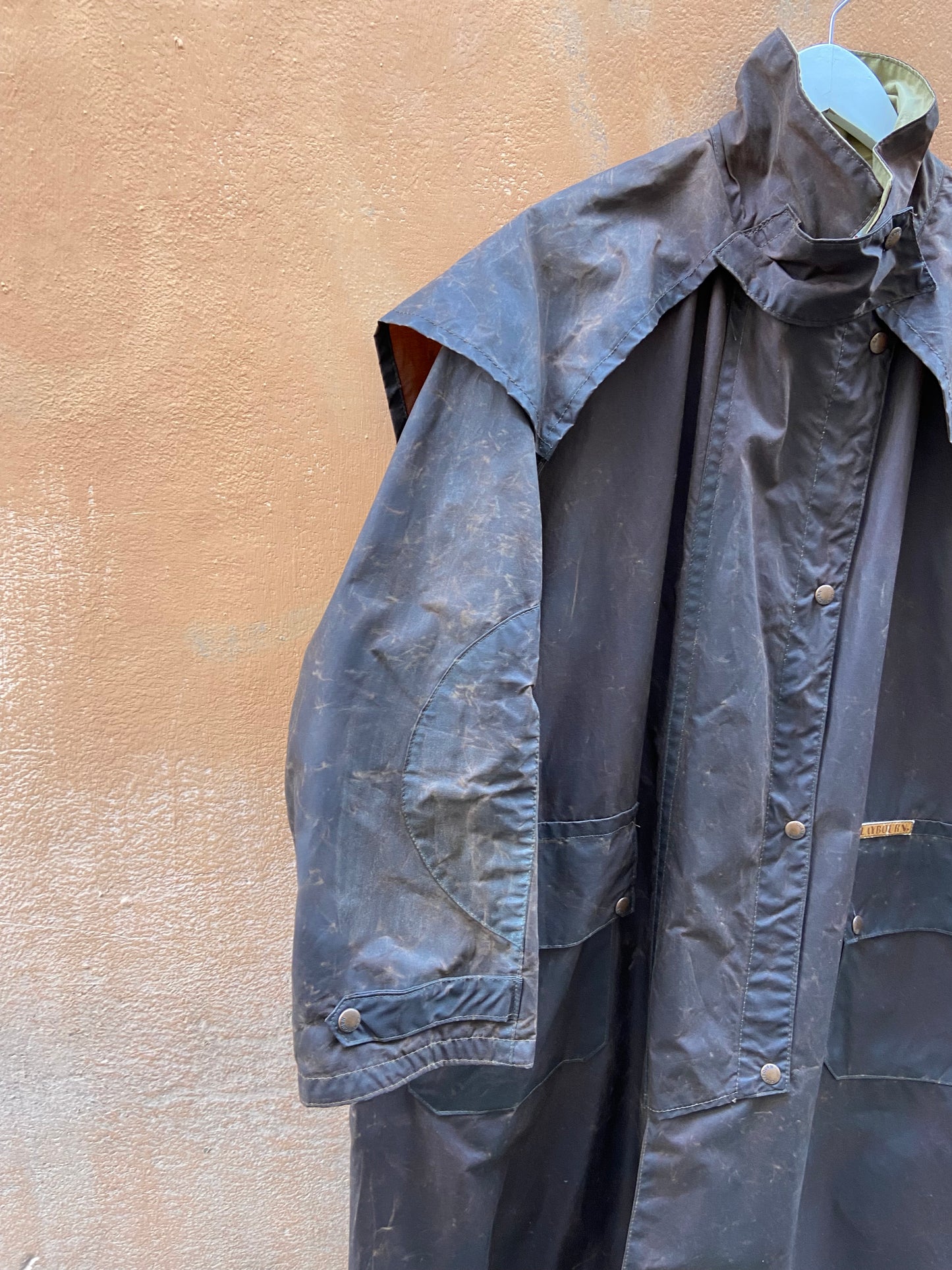 Impermeabile con mantella