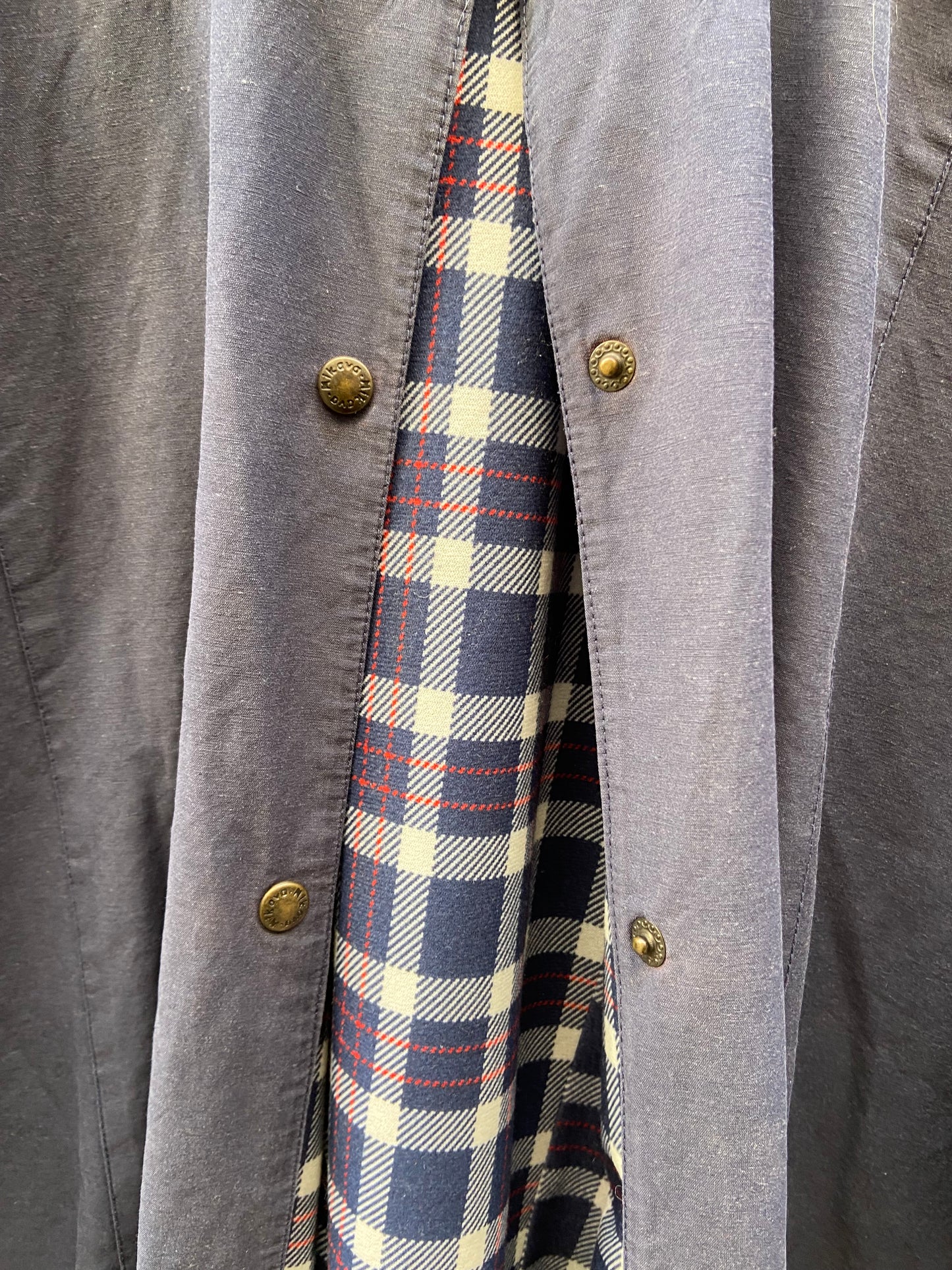 Trench blu con interno scozzese