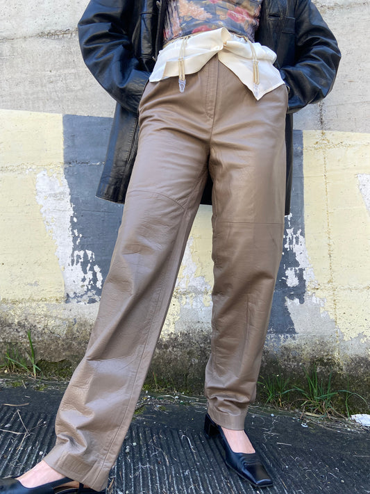 Pantalone in pelle tortora