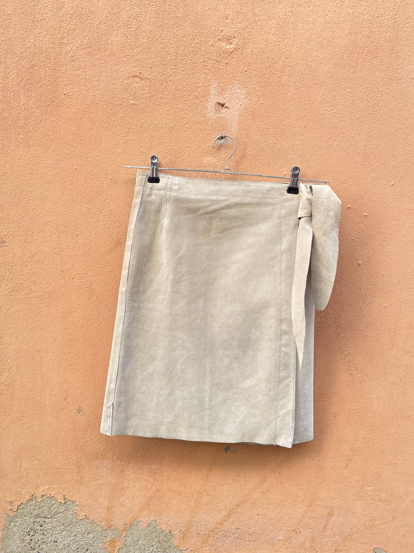 Wrap skirt scamosciata