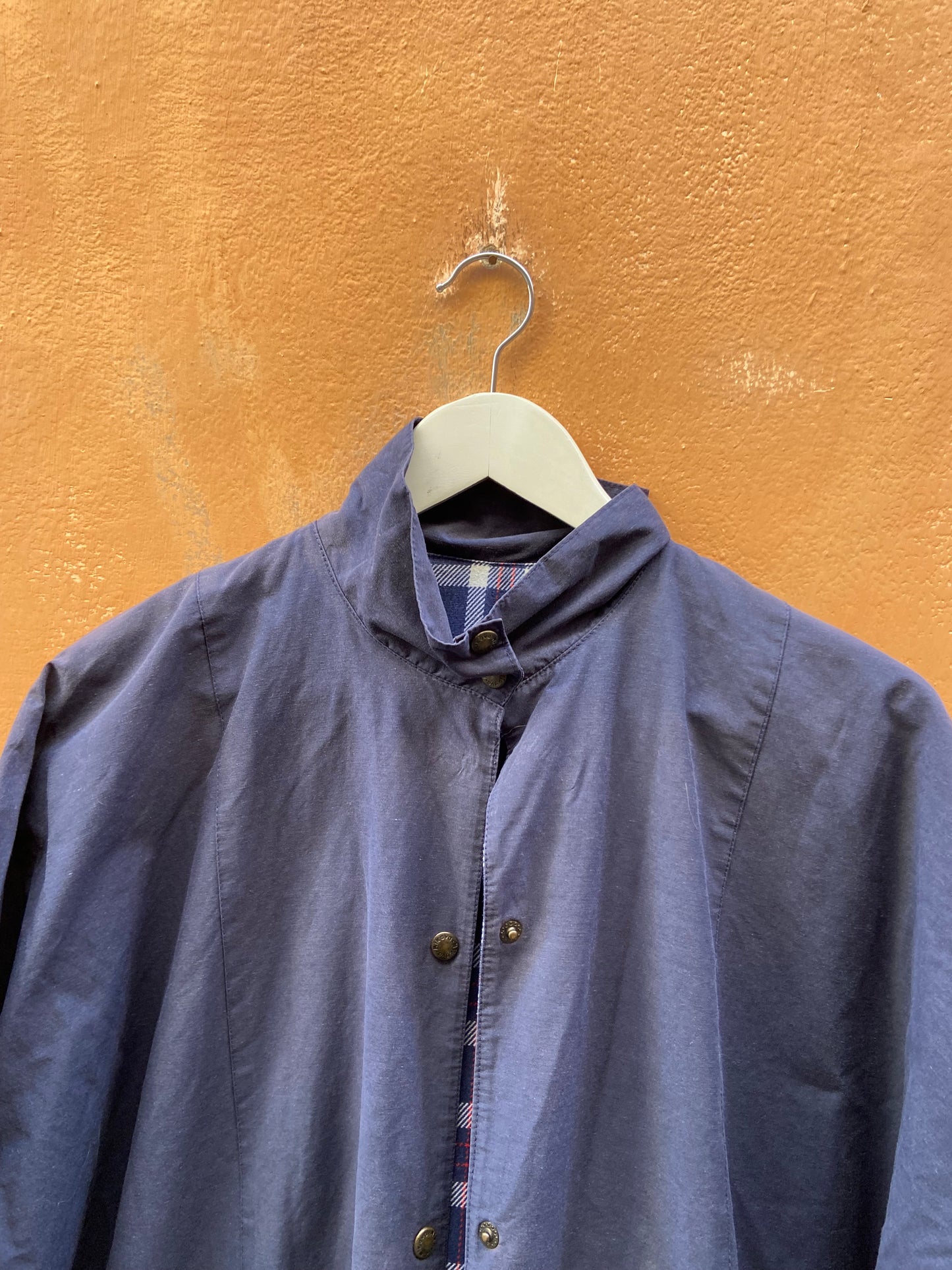 Trench blu con interno scozzese