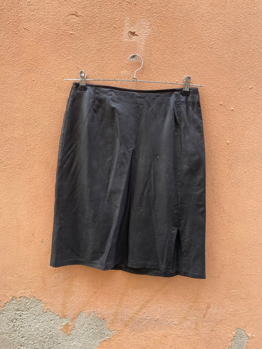 Gonna in pelle con spacco